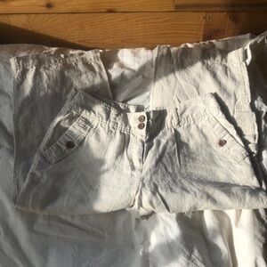 100% linen cargo capri with pockets and details